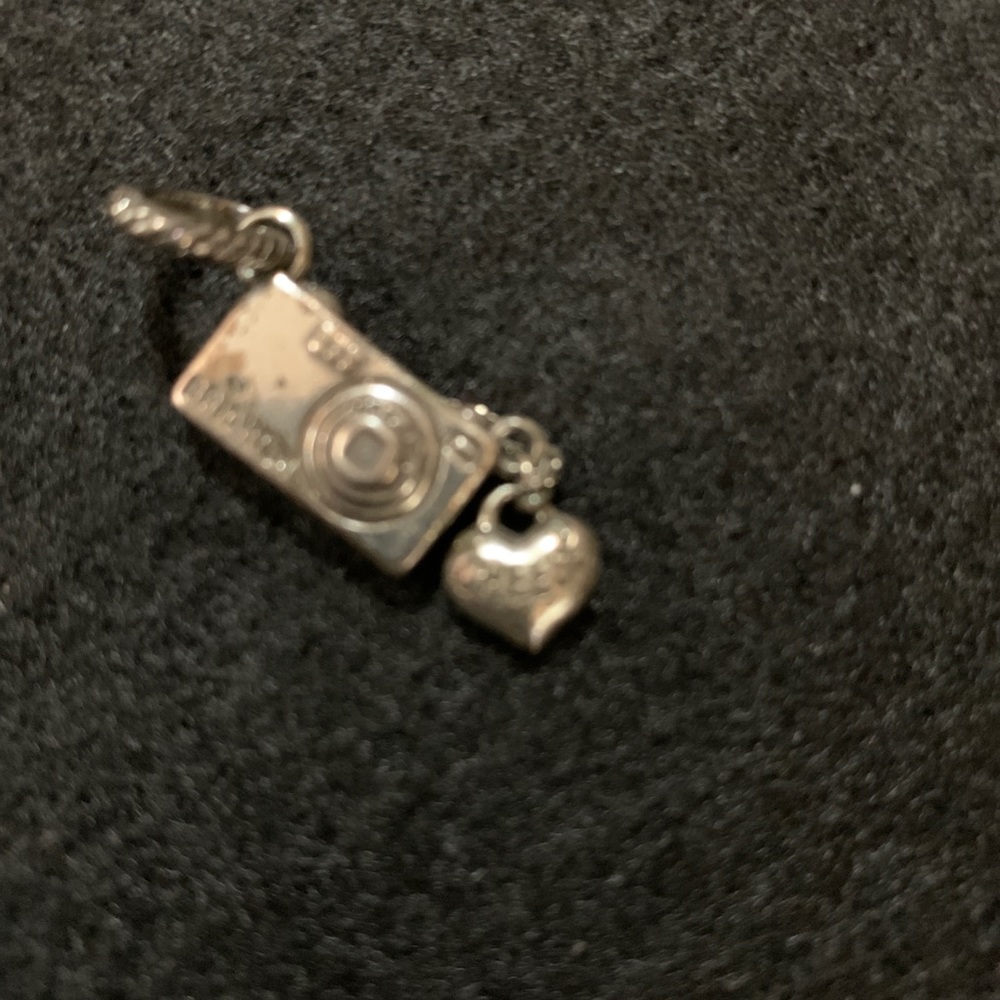 Brighton camera charm - Picture 2 of 4